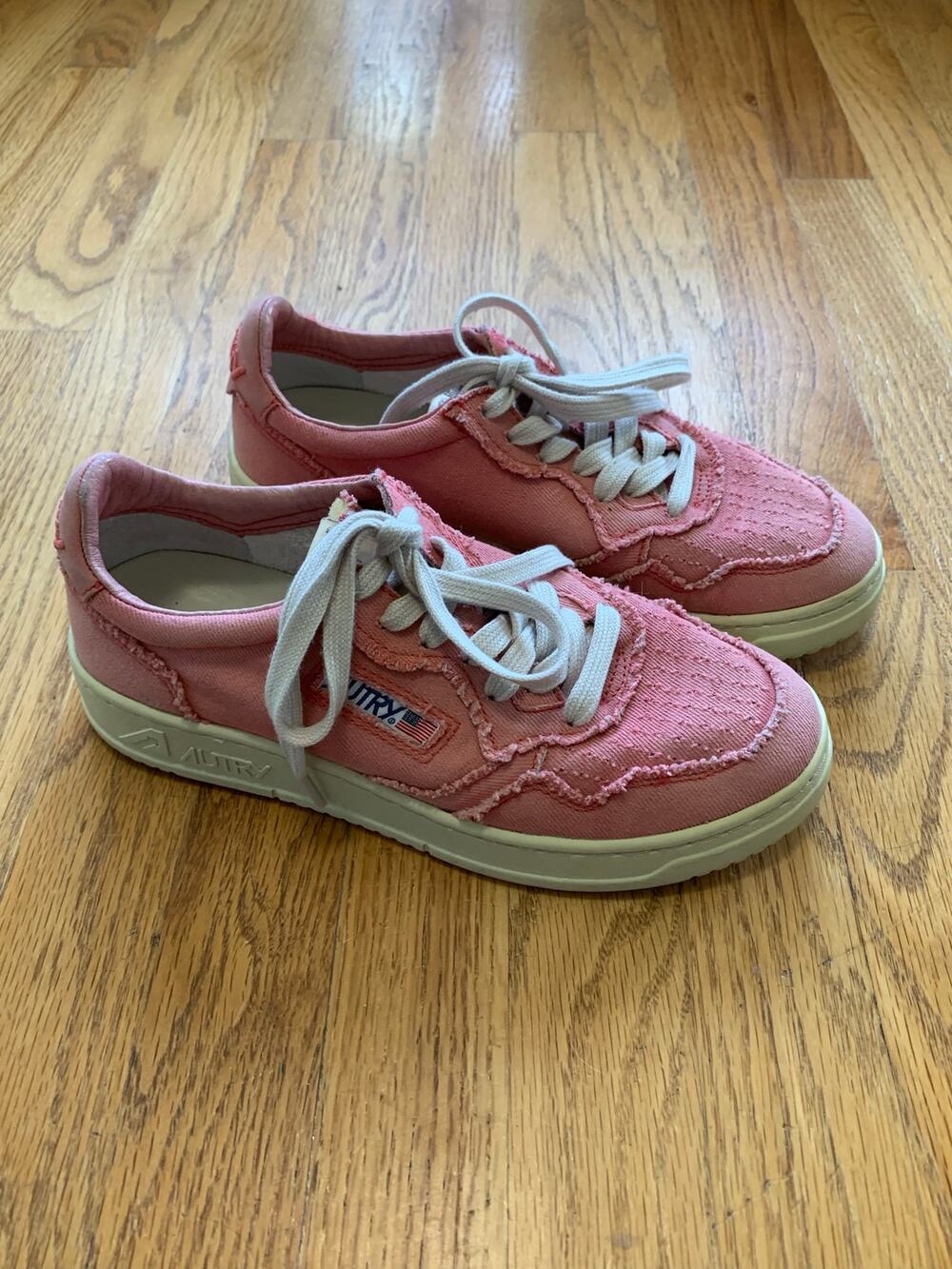 Women's Autry Medalist Low Sneakers In Pink Canvas Size 39 EUC!